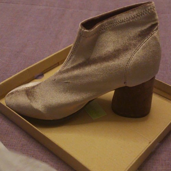 booties - Picture 1 of 4